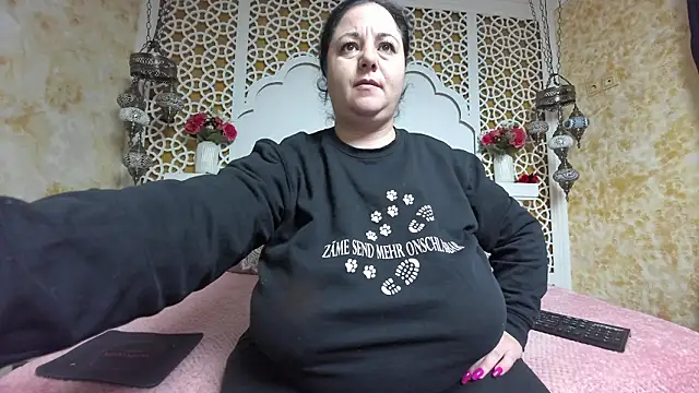 Snapshot of AleshaArabian chatting on February 24, 2026, 5:05 am AleshaArabian online show from February 24, 2026, 5:05 am