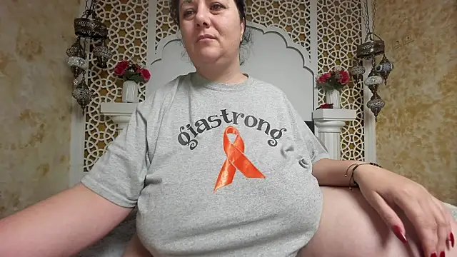 Snapshot of AleshaArabian chatting on March 4, 2026, 5:13 am AleshaArabian online show from March 4, 2026, 5:13 am