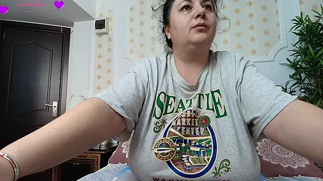 Snapshot of AleshaArabian chatting on March 13, 2026, 11:06 am AleshaArabian online show from March 13, 2026, 11:06 am