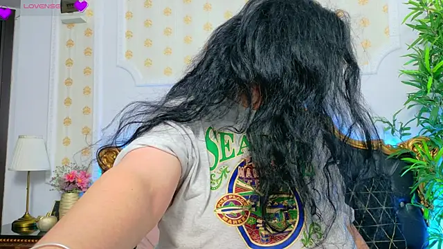 Snapshot of AleshaArabian chatting on March 31, 2026, 4:35 am AleshaArabian online show from March 31, 2026, 4:35 am