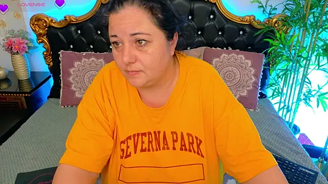 Snapshot of AleshaArabian chatting on April 3, 2026, 4:21 am AleshaArabian online show from April 3, 2026, 4:21 am