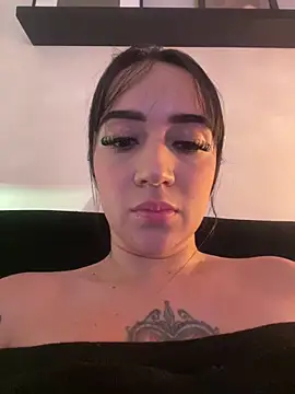 EmmyEvans1 online show from February 2, 2026, 8:18 pm