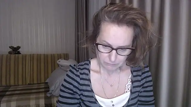 lauraoven online show from February 17, 2025, 5:43 pm