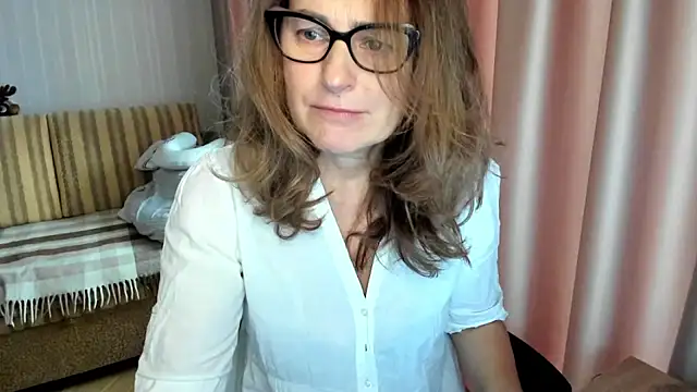 lauraoven online show from November 14, 2025, 8:13 am