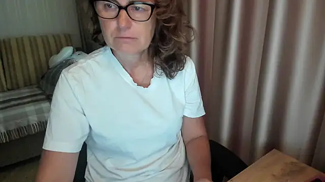 Snapshot of lauraoven chatting on July 22, 2026, 1:58 pm lauraoven online show from July 22, 2026, 1:58 pm