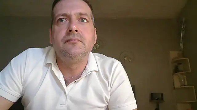 Snapshot of matrikes1 chatting on April 3, 2026, 3:21 pm matrikes1 online show from April 3, 2026, 3:21 pm