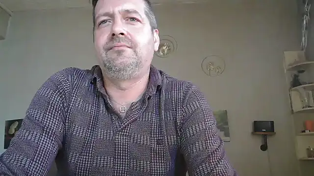 Snapshot of matrikes1 chatting on April 16, 2026, 3:13 pm matrikes1 online show from April 16, 2026, 3:13 pm