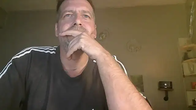 Snapshot of matrikes1 chatting on May 11, 2026, 4:04 pm matrikes1 online show from May 11, 2026, 4:04 pm