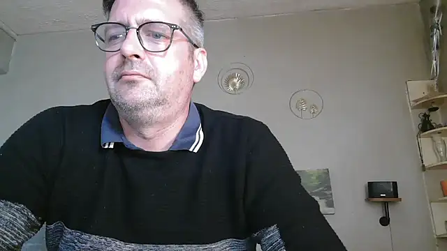 Snapshot of matrikes1 chatting on May 18, 2026, 3:18 pm matrikes1 online show from May 18, 2026, 3:18 pm