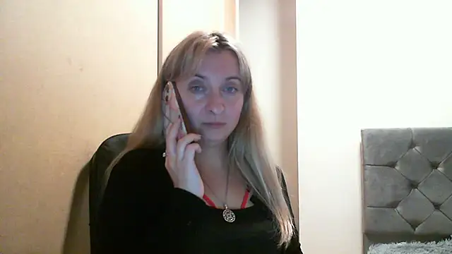 SusanCurt online show from October 23, 2025, 5:23 pm