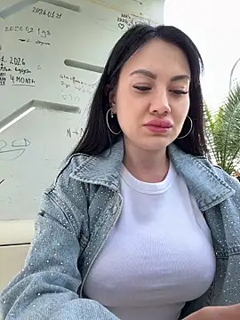 Snapshot of Wet__Bunny chatting on May 11, 2026, 9:48 am Wet Bunny online show from May 11, 2026, 9:48 am