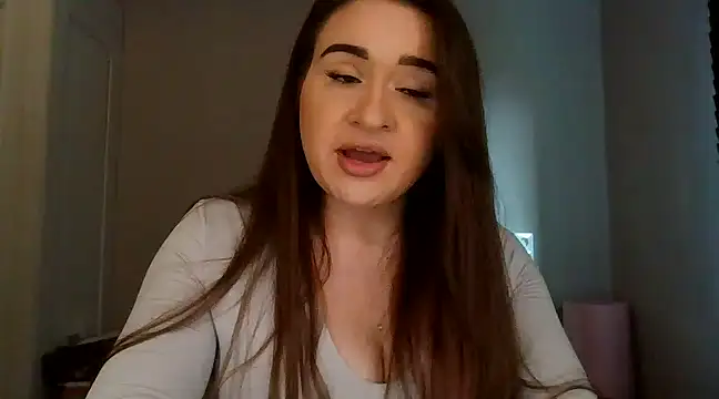 Snapshot of avajade chatting on December 4, 2024, 12:47 pm avajade online show from December 4, 2024, 12:47 pm