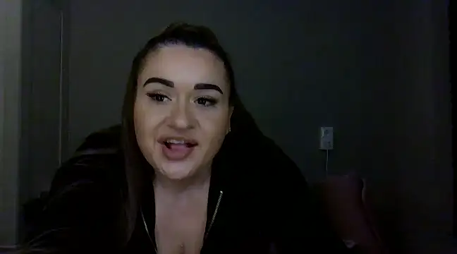 Snapshot of avajade chatting on December 5, 2024, 3:28 pm avajade online show from December 5, 2024, 3:28 pm