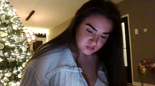 Snapshot of avajade chatting on December 10, 2024, 6:49 pm avajade online show from December 10, 2024, 6:49 pm