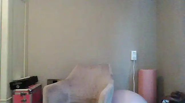 Snapshot of avajade chatting on December 16, 2024, 12:16 pm avajade online show from December 16, 2024, 12:16 pm