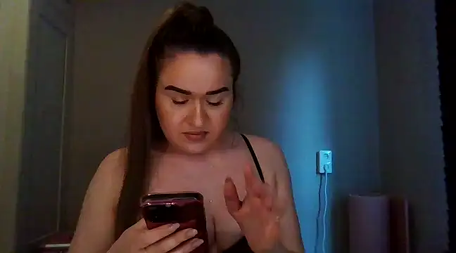 Snapshot of avajade chatting on January 13, 2025, 2:21 pm avajade online show from January 13, 2025, 2:21 pm