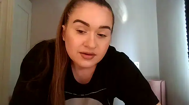 Snapshot of avajade chatting on February 18, 2025, 11:33 am avajade online show from February 18, 2025, 11:33 am