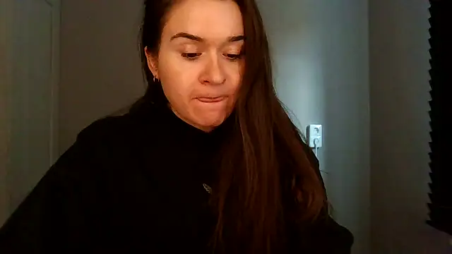 Snapshot of avajade chatting on October 28, 2025, 1:36 pm avajade online show from October 28, 2025, 1:36 pm