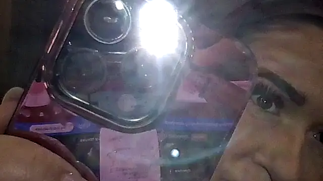 Snapshot of avajade chatting on November 17, 2025, 11:05 am avajade online show from November 17, 2025, 11:05 am