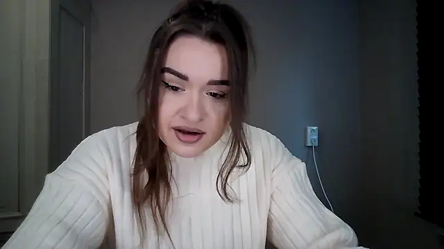 Snapshot of avajade chatting on November 18, 2025, 9:58 am avajade online show from November 18, 2025, 9:58 am