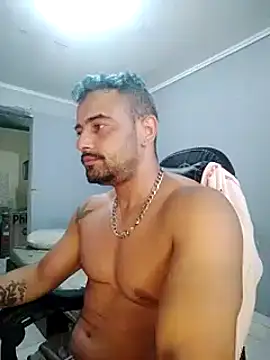 Snapshot of Fadinha-e-Raro chatting on February 13, 2025, 1:48 pm Fadinha-e-Raro online show from February 13, 2025, 1:48 pm