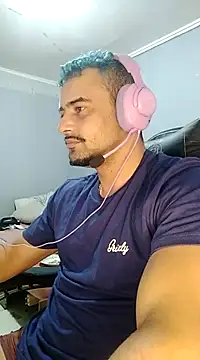 Snapshot of Fadinha-e-Raro chatting on February 21, 2025, 9:00 pm Fadinha-e-Raro online show from February 21, 2025, 9:00 pm