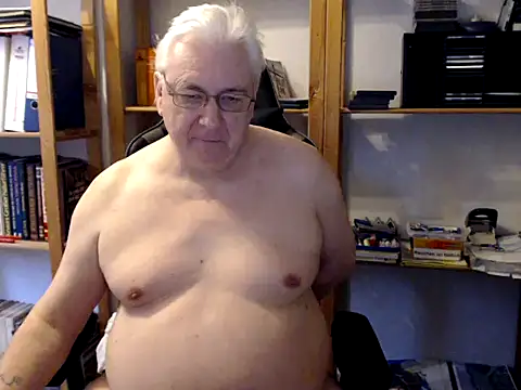 SchwanzhureXXL online show from February 13, 2025, 2:52 pm