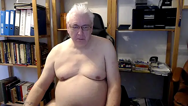 SchwanzhureXXL online show from February 15, 2025, 7:27 am