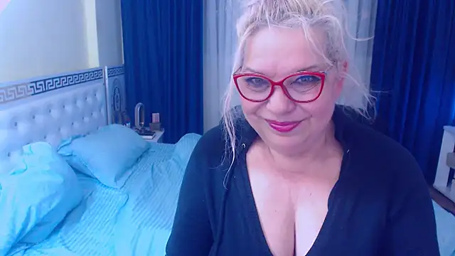 SonyaHotMilf online show from December 1, 2025, 3:50 pm