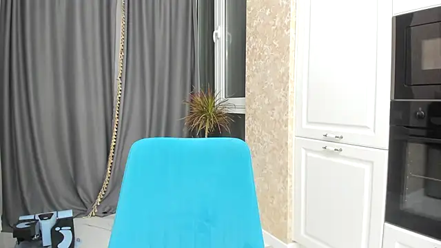 Iris cherry online show from December 5, 2024, 8:00 pm