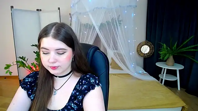 NicoleFoxery online show from February 6, 2025, 6:13 pm