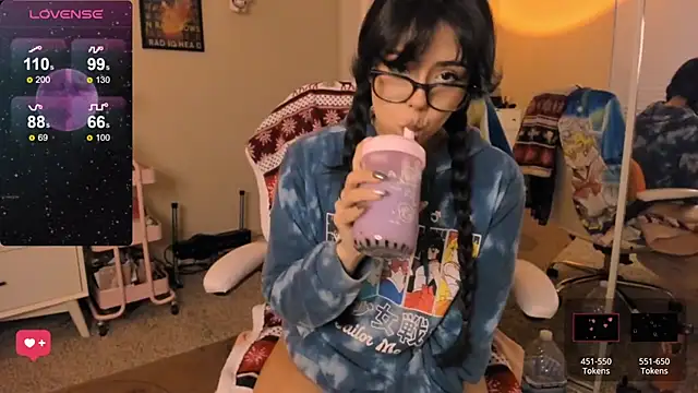 Snapshot of Evie-Luna chatting on December 5, 2024, 12:52 am Evie-Luna online show from December 5, 2024, 12:52 am