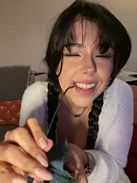 Snapshot of Evie-Luna chatting on December 13, 2024, 1:04 am Evie-Luna online show from December 13, 2024, 1:04 am