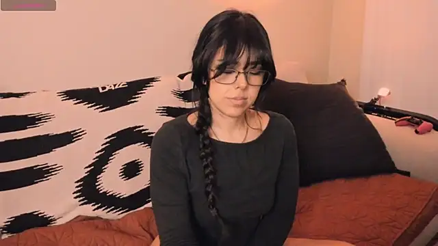 Snapshot of Evie-Luna chatting on January 8, 2025, 1:11 am Evie-Luna online show from January 8, 2025, 1:11 am