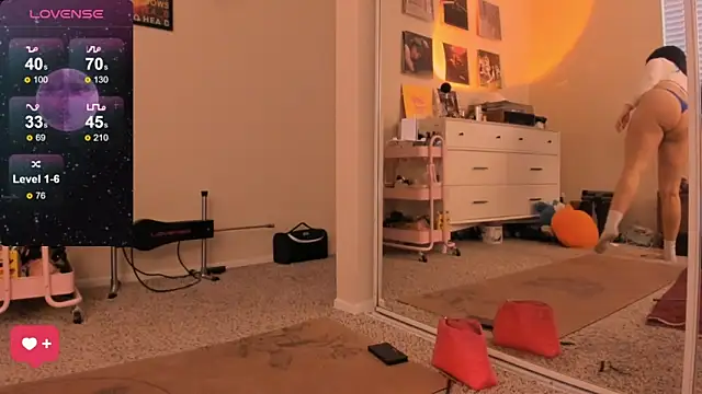 Snapshot of Evie-Luna chatting on January 22, 2025, 12:48 am Evie-Luna online show from January 22, 2025, 12:48 am