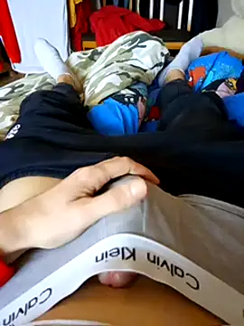 Snapshot of MlodyDres chatting on February 14, 2025, 3:26 pm MlodyDres online show from February 14, 2025, 3:26 pm