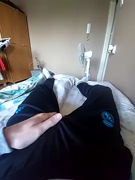 Snapshot of MlodyDres chatting on September 17, 2025, 7:32 am MlodyDres online show from September 17, 2025, 7:32 am