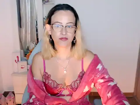 Snapshot of BOREAL_MOON chatting on April 28, 2026, 3:22 am BOREAL MOON online show from April 28, 2026, 3:22 am