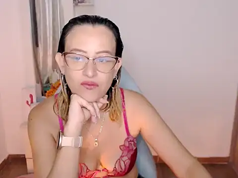 Snapshot of BOREAL_MOON chatting on May 7, 2026, 11:10 pm BOREAL MOON online show from May 7, 2026, 11:10 pm