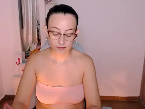 Snapshot of BOREAL_MOON chatting on May 15, 2026, 1:45 am BOREAL MOON online show from May 15, 2026, 1:45 am