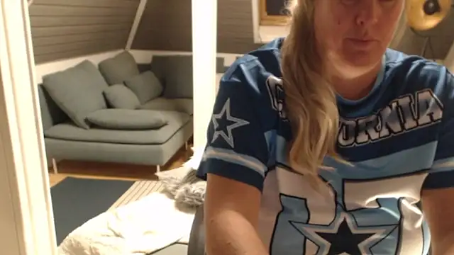 KimMitchelli online show from November 24, 2025, 9:14 pm