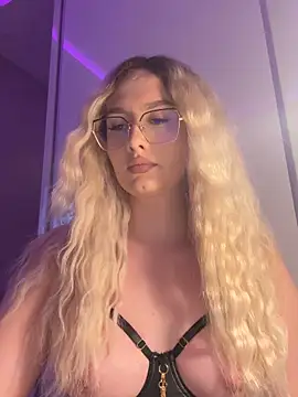 mollyxxx online show from May 18, 2026, 11:43 pm