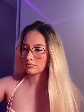 Snapshot of mollyxxx chatting on June 7, 2026, 3:21 am mollyxxx online show from June 7, 2026, 3:21 am