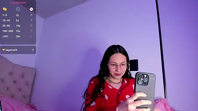 Snapshot of Anyi_1 chatting on January 5, 2025, 1:56 am Anyi 1 online show from January 5, 2025, 1:56 am