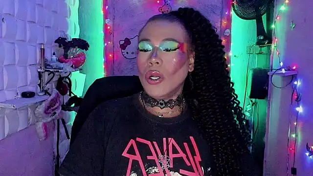 tsviolett online show from December 18, 2024, 5:00 pm