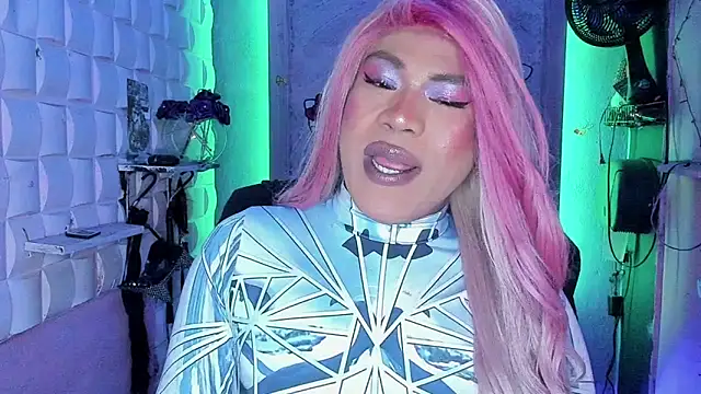 tsviolett online show from March 19, 2025, 8:32 pm