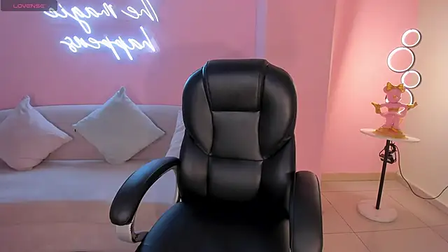 MiaRoberts1 online show from November 3, 2025, 5:25 pm