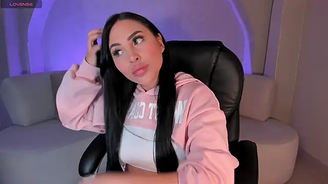 MiaRoberts1 online show from April 14, 2026, 1:06 pm