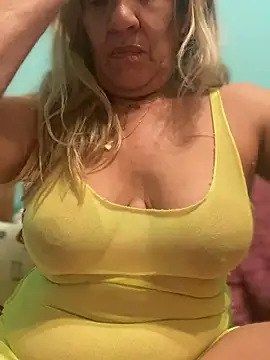 Snapshot of camelia3 chatting on April 15, 2026, 12:28 am camelia3 online show from April 15, 2026, 12:28 am