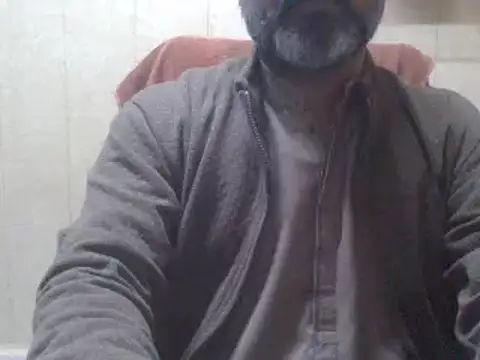 Snapshot of hairymaster95 chatting on December 27, 2024, 4:15 am hairymaster95 online show from December 27, 2024, 4:15 am